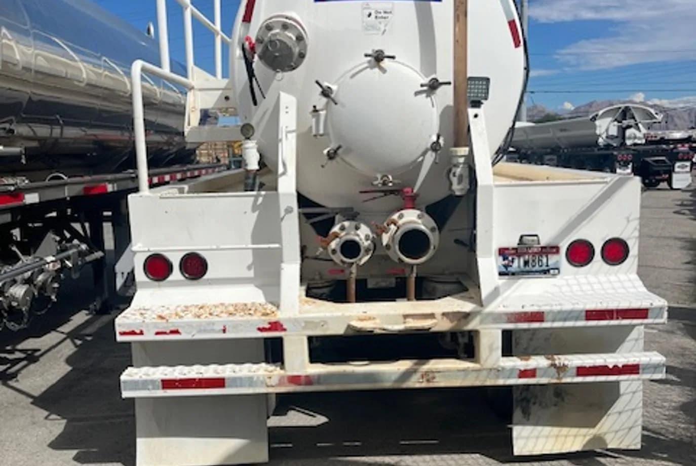 2012 Troxell 130 BBL Vac Trailer thumbnail 12