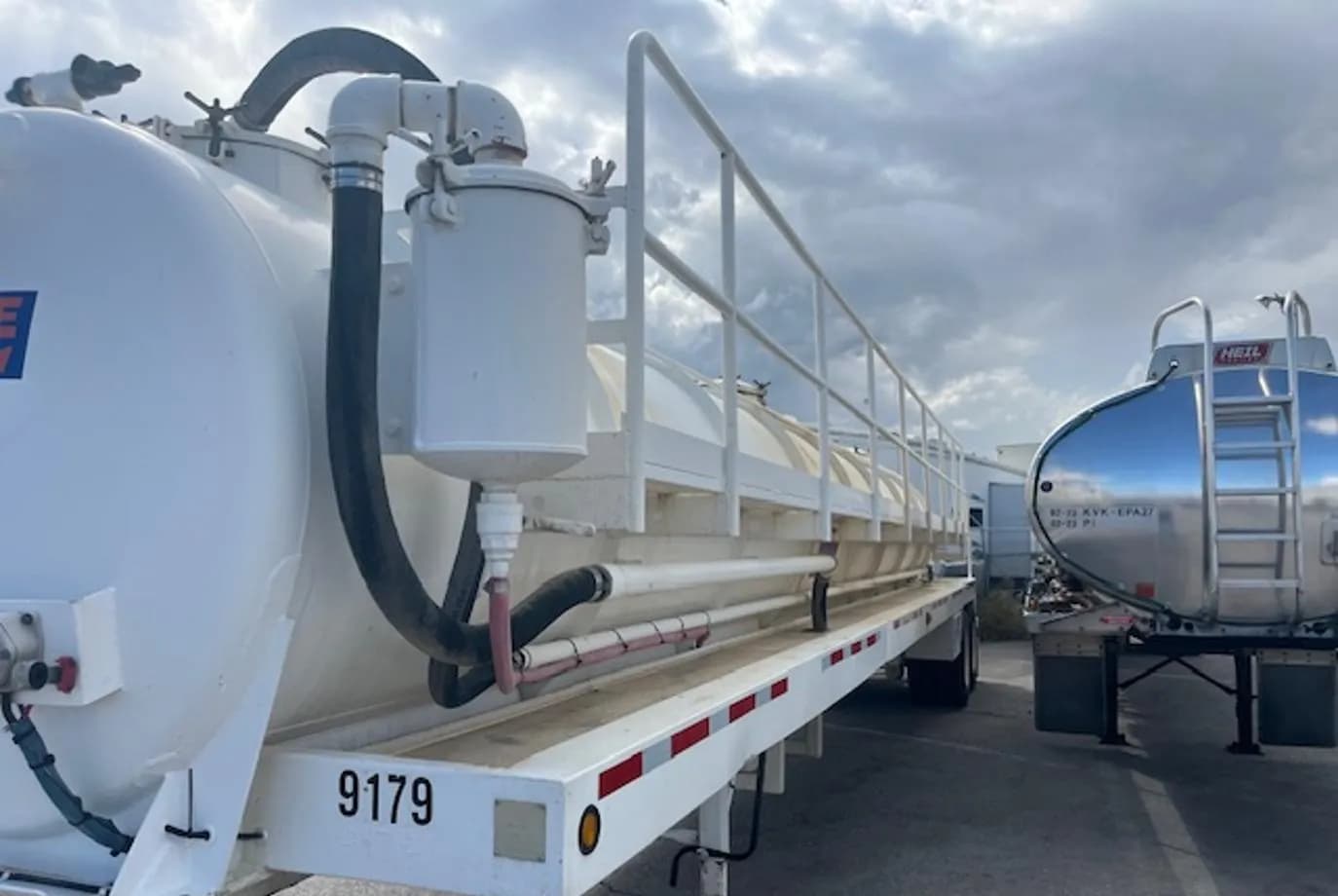 2012 Troxell 130 BBL Vac Trailer thumbnail 17
