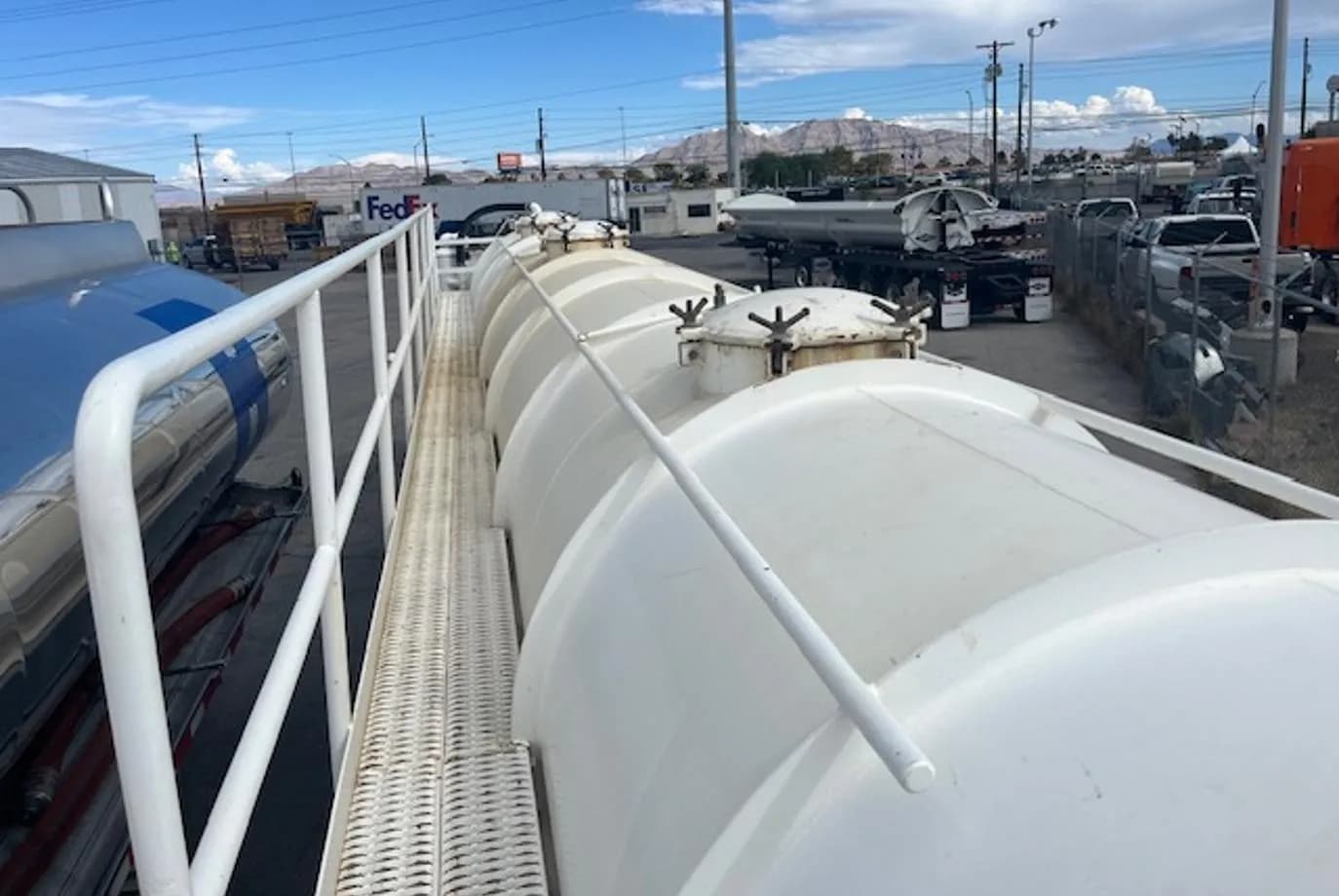 2012 Troxell 130 BBL Vac Trailer thumbnail 23