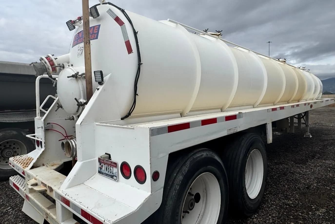 2012 Troxell 130 BBL Vac Trailer thumbnail 4