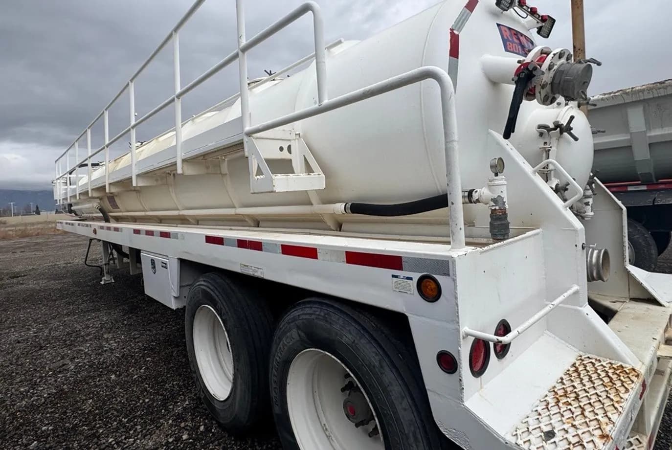 2012 Troxell 130 BBL Vac Trailer thumbnail 6