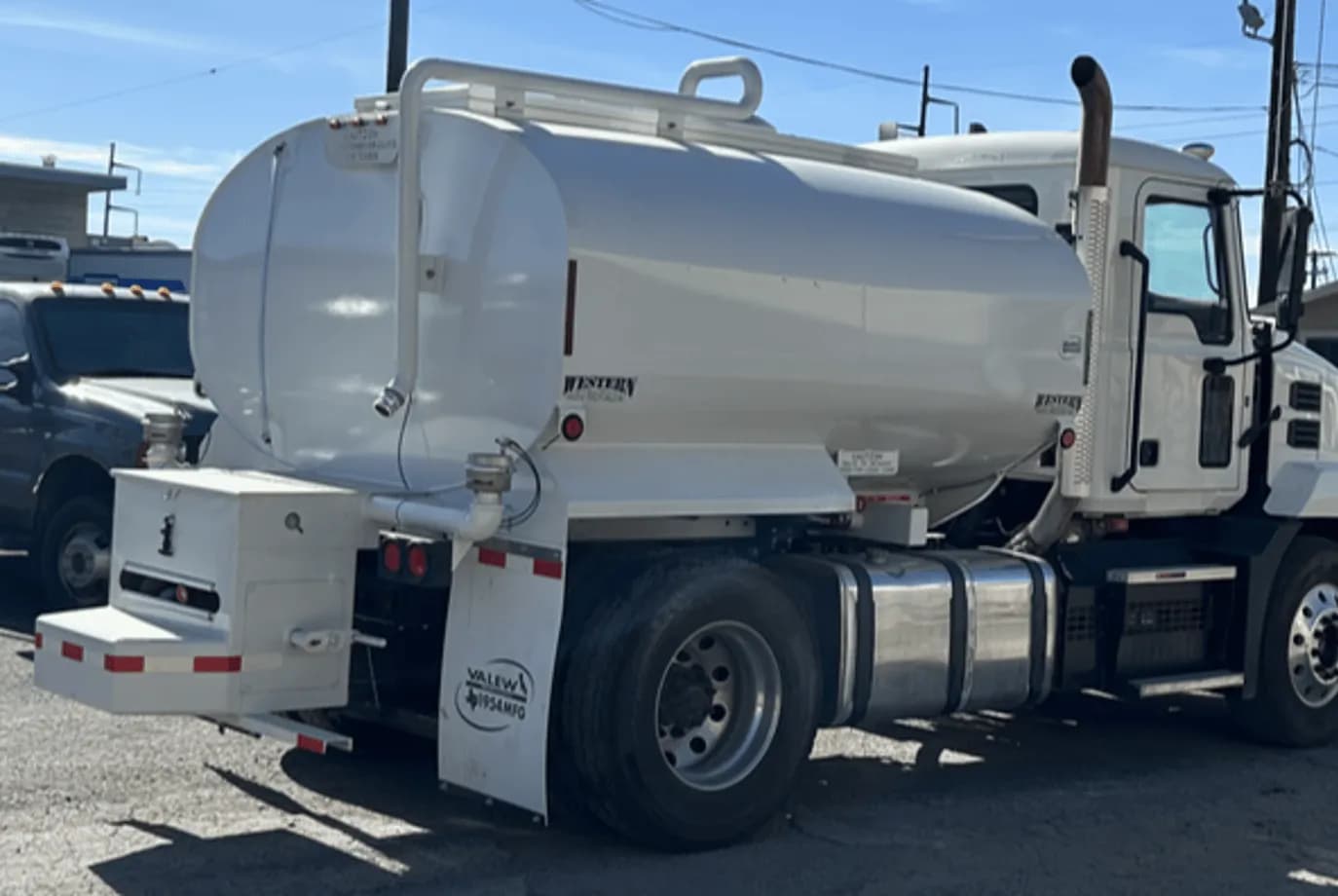 2020 Mack Trucks, INC AN42T Water Truc thumbnail 4