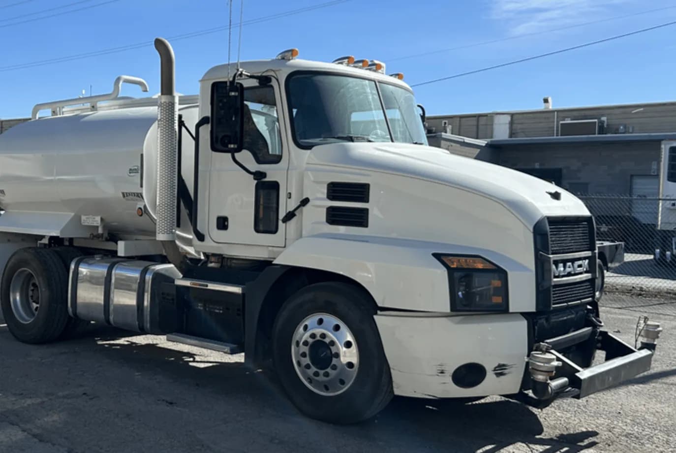 2020 Mack Trucks, INC AN42T Water Truc thumbnail 5