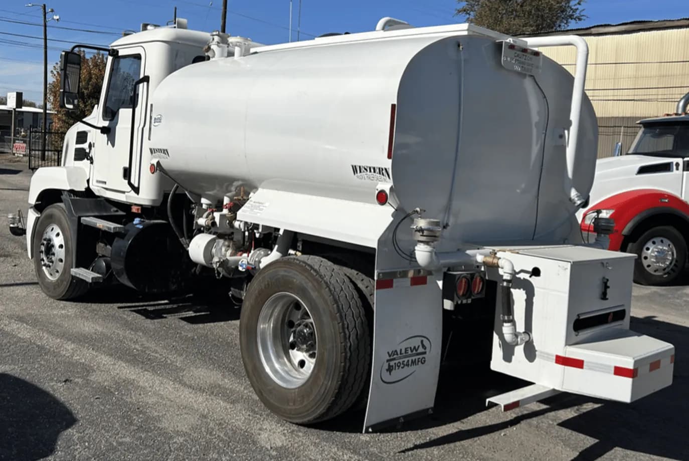 2020 Mack Trucks, INC AN42T Water Truc thumbnail 7