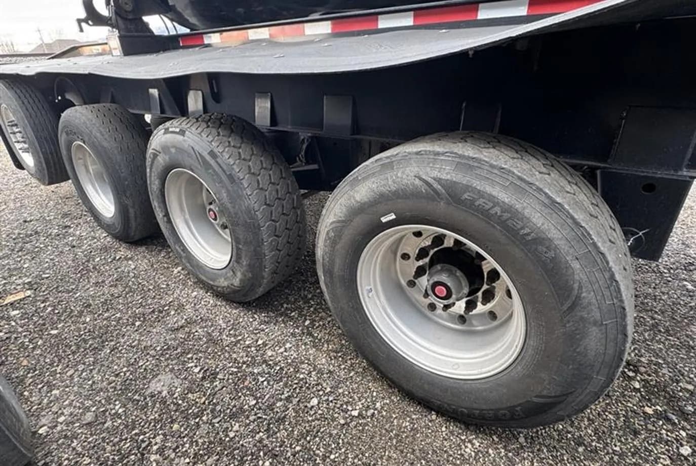 2024 SmithCo SX5-49-38 Side Dump thumbnail 4