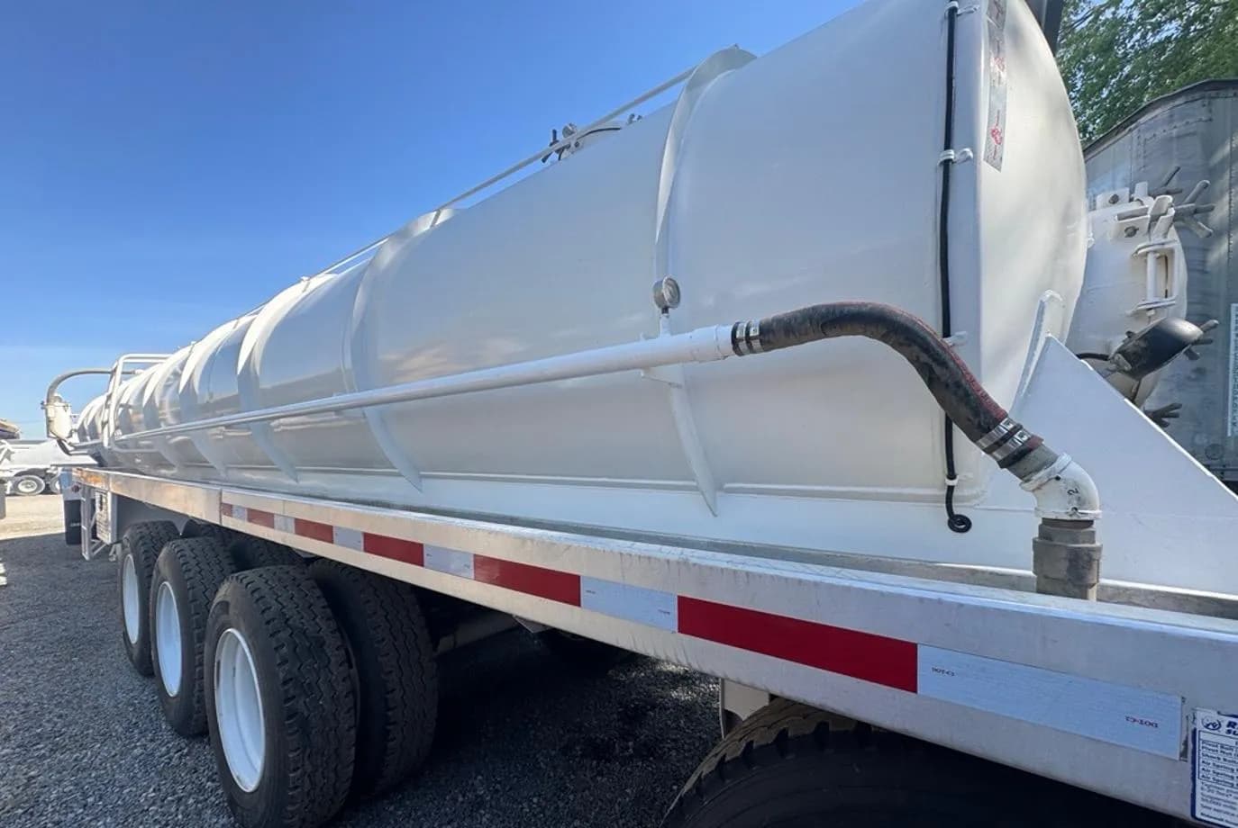 2025 Dragon 185 BBL Vac Trailer thumbnail 3