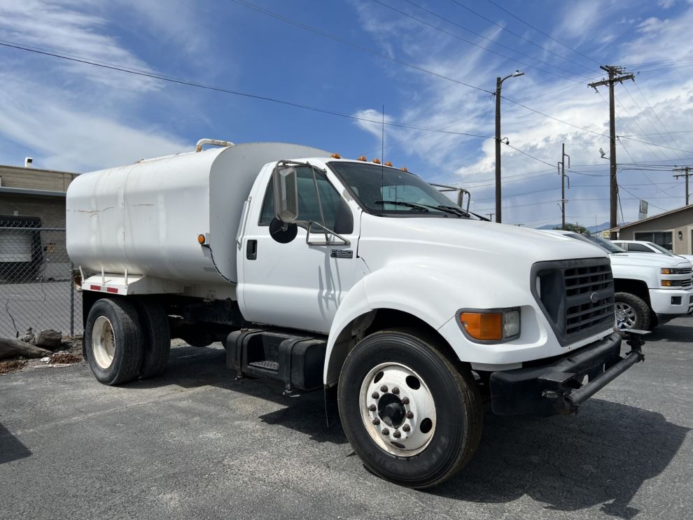 USED 2K WATER TRUCK 